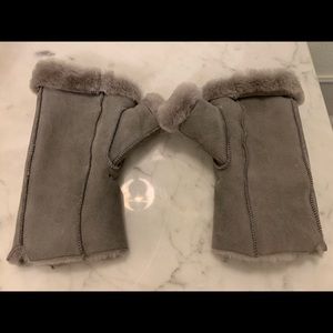 Barneys New York shearling-lined fingerless gloves